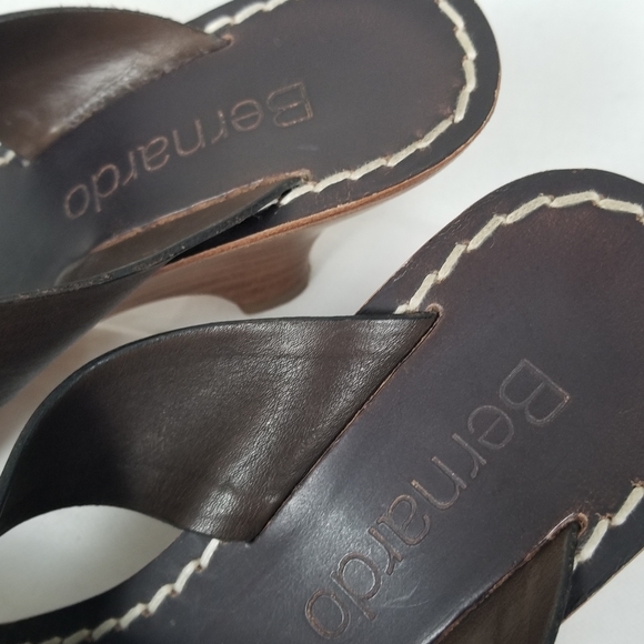 Bernardo Brown Leather Minimalist Bohemian Mid Heel Sandal Wedge Sz 8.5 (Defect) - Picture 8 of 14